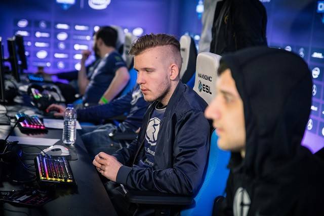 我丈夫真棒！ Viper 滑板鞋自由输出徐秀耀虎很难击败 Hanwha Life Esports 夺回一座城市