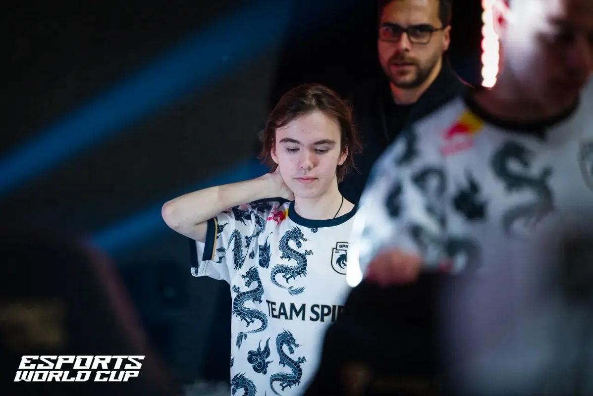 Royal Never Give Up 发布人员变动公告：TES.C 支持 Niket ; 正式加入团队