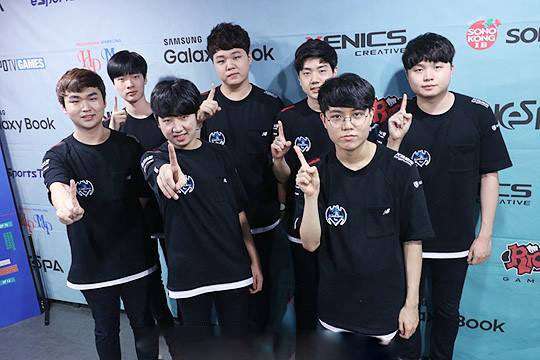 CSGO快讯：来自乌克兰的CSGO第一人S1mple表示：他的老家正在遭受炮击！