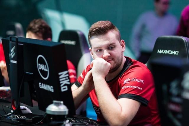 CSGO比赛：选手woxic态度不认真还喷队友？Mouz马上将其摁在替补席